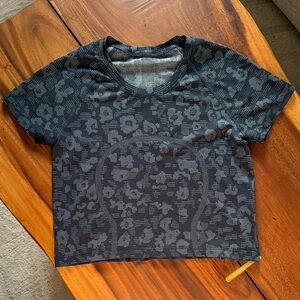 Lululemon Athletica Swiftly SS Navy Leopard Floral Print